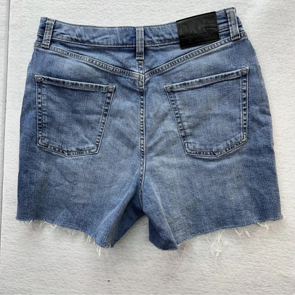DKNY Women's White Kent High-Rise Cut Button Front Jean Shorts Size 28/6 - Picture 2 of 7